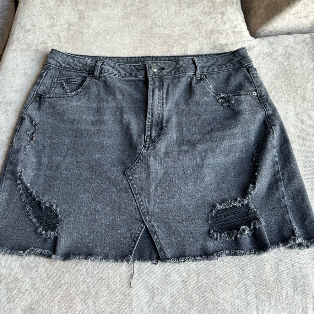 Wild Fable distressed black denim skirt